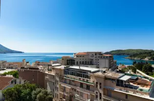 Пентхаус в новостройке в Бечичи у моря