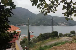 Двухэтажный дом в Каменари с видом на море