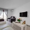 Spacious Renovated Apartment with 3 Bedrooms, 2 Bathrooms and Garage Included in the Center of Torrevieja, Just 800 Meters from the Sea.