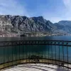 Роскошная трёхэтажная вилла на первой линии моря в Которе