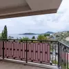 Современные апартаменты с 2 спальнями и панорамным видом на море — Пржно, 68 м²