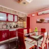 Квартира с тремя спальными комнатами и видом на море в Бигово