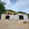 Квартиры в новостройке с одной и двумя спальными комнатами и видом на море