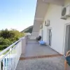 Большой дом в Суторине с бассейном и просторным двором